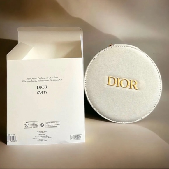Dior Beauty Travel Case - Picture 2 of 8
